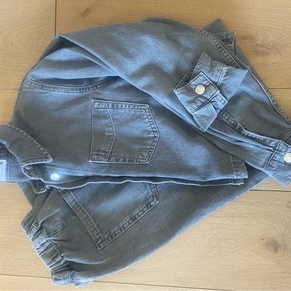 Zara Matching set. Lightweight gray denim. Cropped top with tie waist pants.